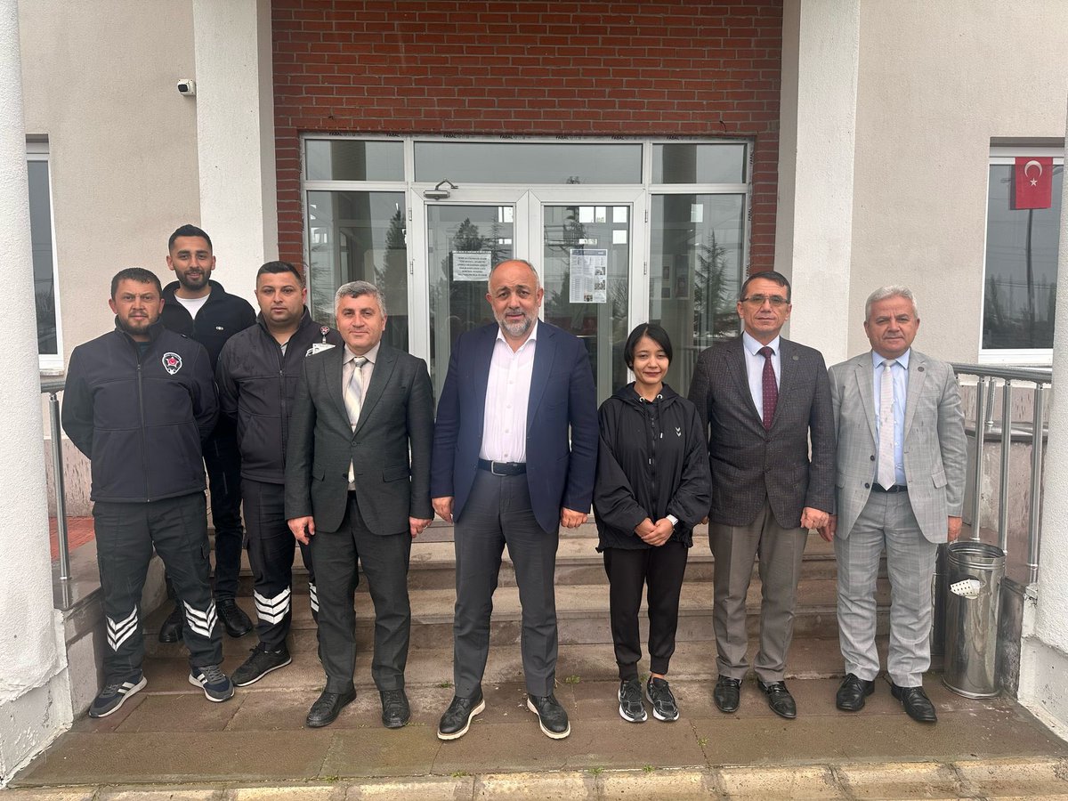 Afyonkarahisar'da Gençlik ve Spor İl Müdürü Kasapoğlu, Sinanpaşa Genç Ofis İlçe Müdürlüğü ve Spor Salonu Personeliyle Bir Araya Geldi