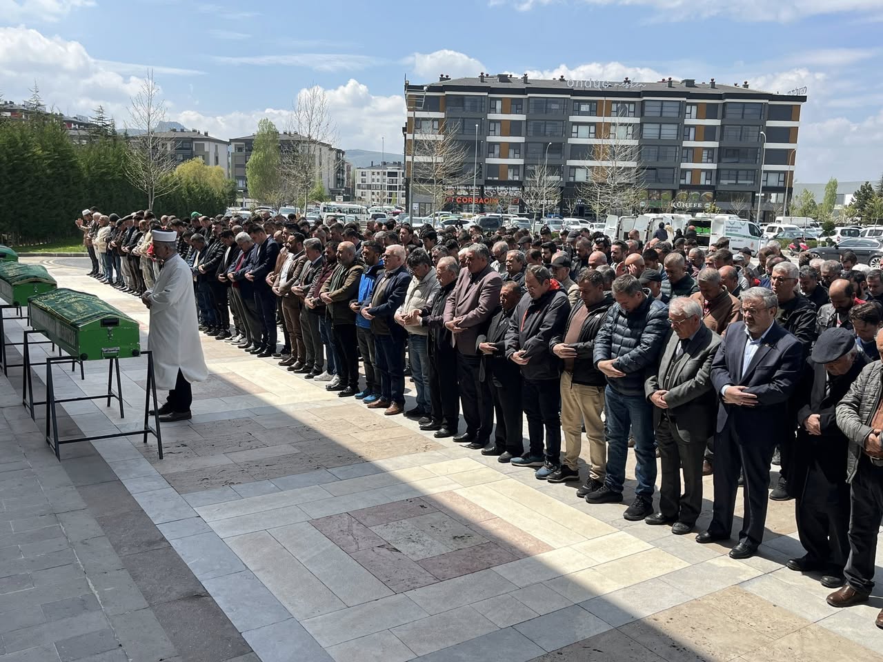 Afyonkarahisar'da Acı Veda: Milletvekili Yurdunuseven'den Cenaze Namazı