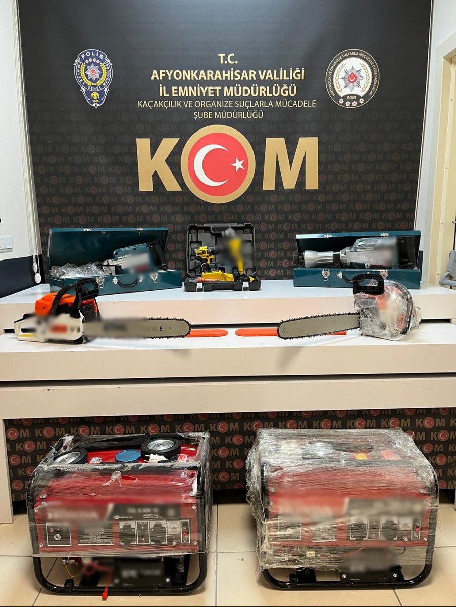 Afyonkarahisar'da Kaçakçılık Operasyonu: Araçta Ne Bulundu?