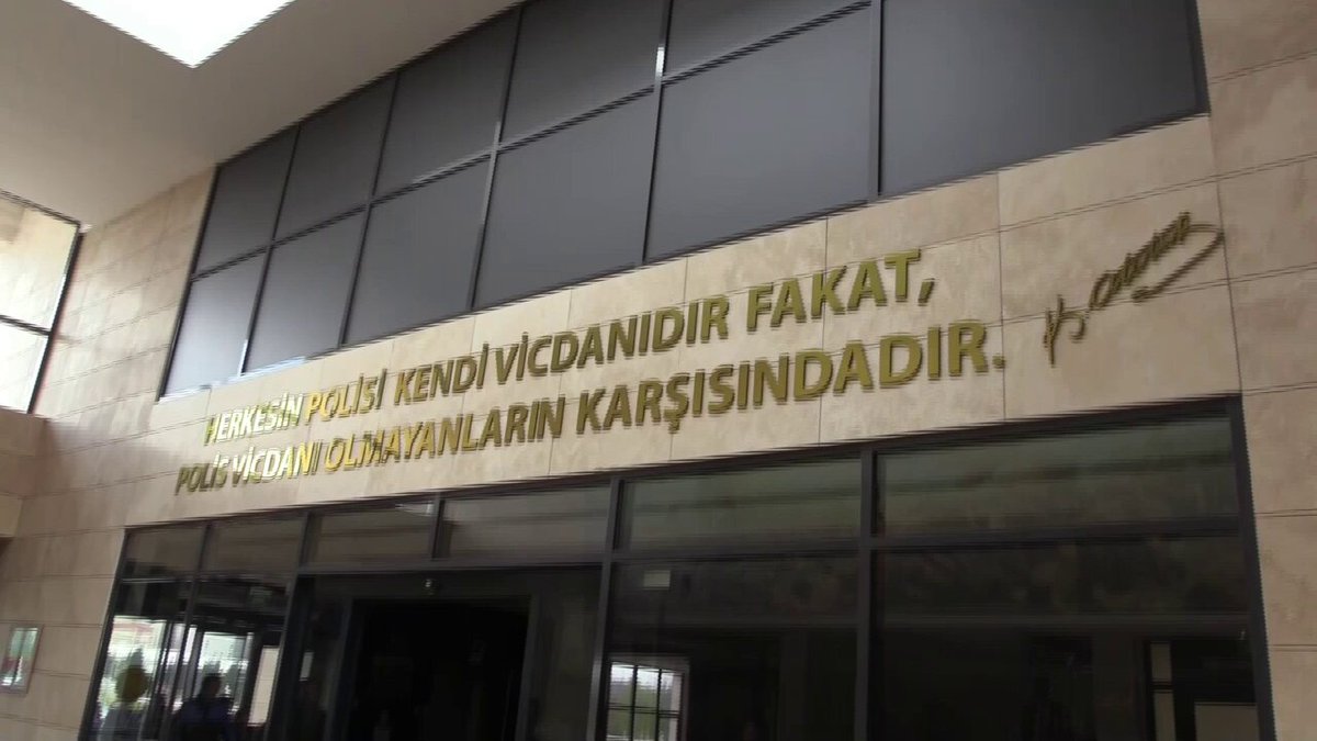 Afyonkarahisar Emniyet Müdürlüğü'ne Minik Öğrencilerden Polis Haftası Sürprizi