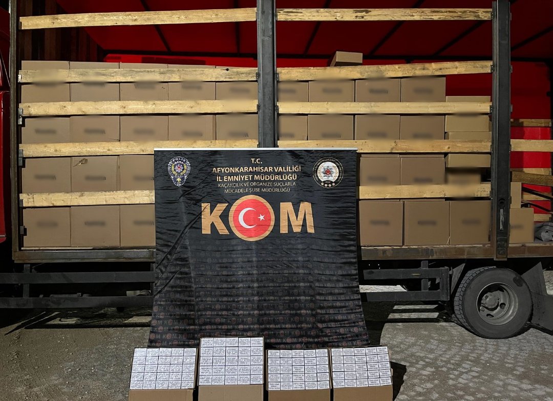 Afyonkarahisar'da Kaçakçılık Operasyonu: Araçtan Ele Geçirilenler