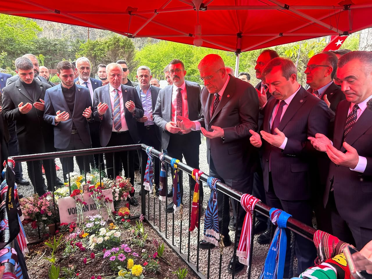 İyi Parti Heyeti, Volkan Konak'ı Kabri Başında Ziyaret Etti