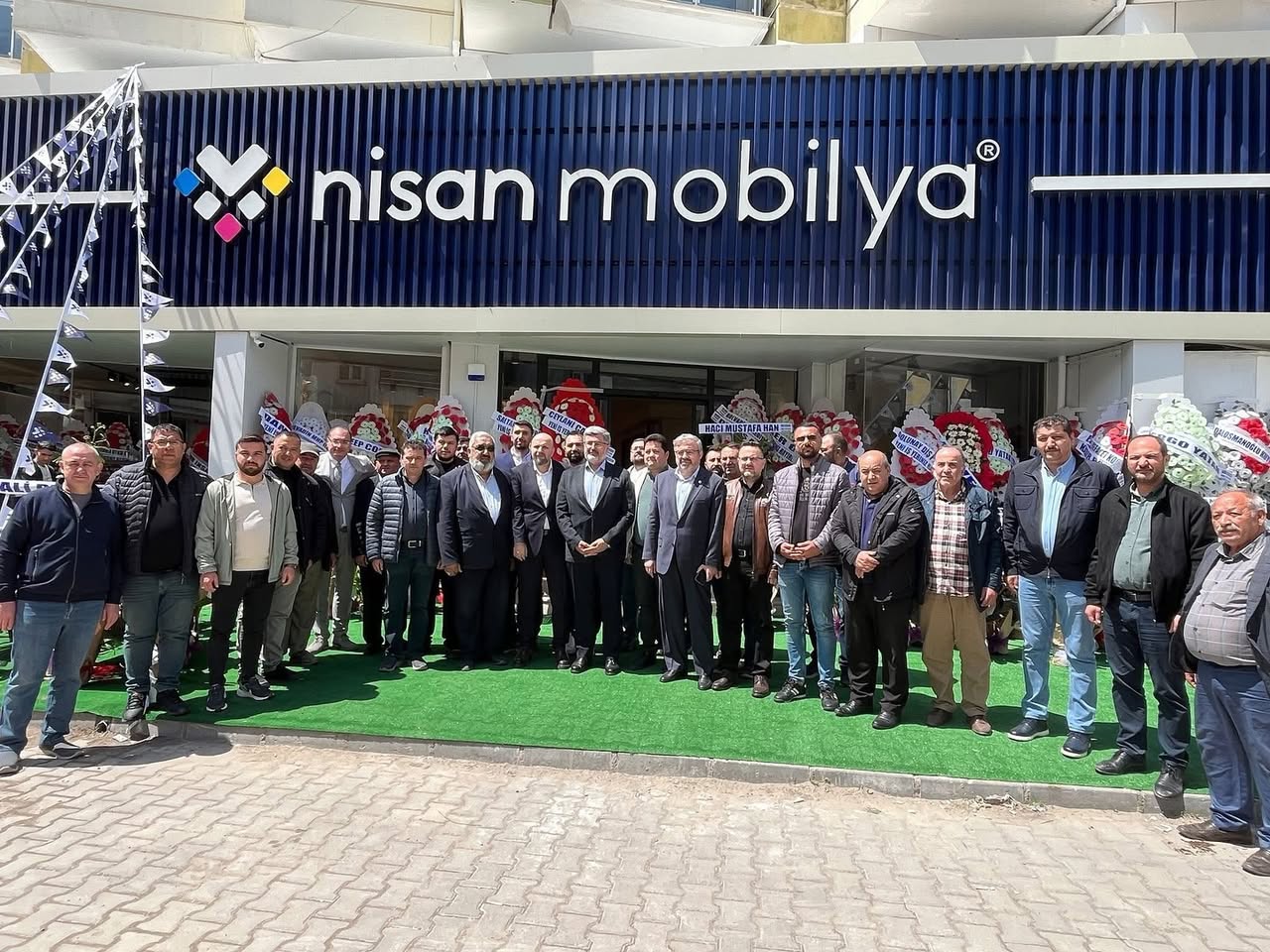 Bolvadin'de Yeni Bir Yatırım: Nisan Mobilya Hizmete Başladı