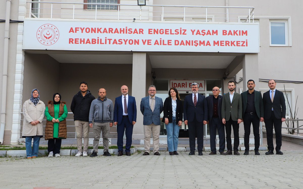 AK Parti Afyonkarahisar Heyeti, Engelsiz Yaşam Merkezi'ni Ziyaret Etti