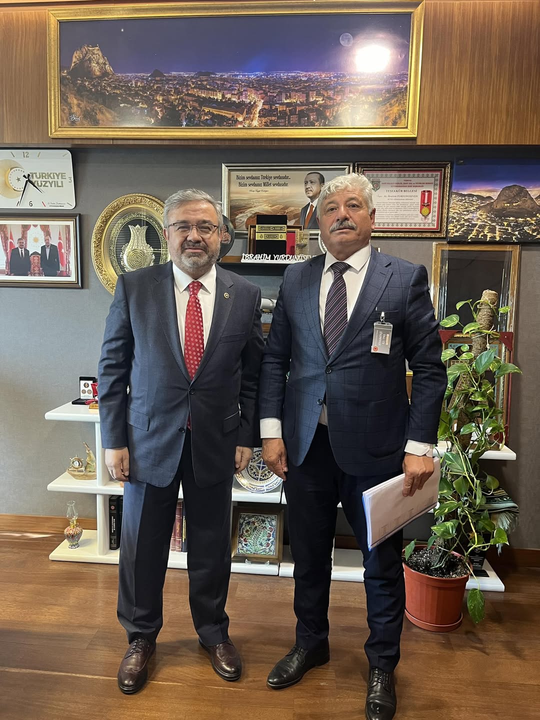 Ak Parti Vekili Yurdunuseven, Belediye Başkanı Karamoçu ile Mecliste Buluştu