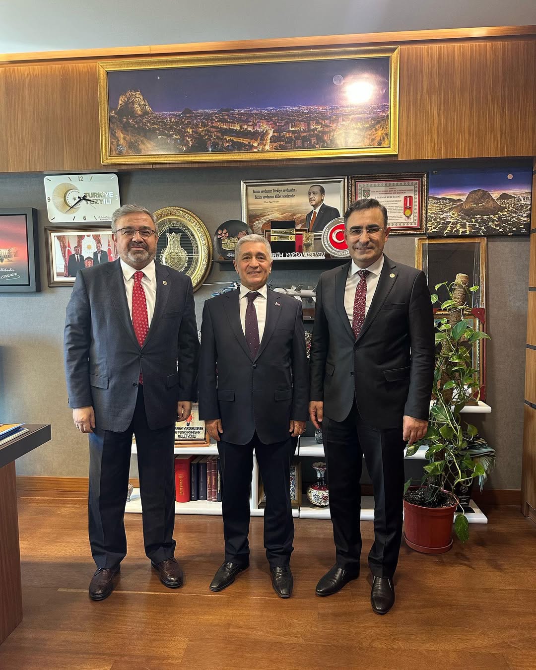 Afyonkarahisar Vekili, Ankara'da Vali Yardımcısı ile Meclis'te Buluştu