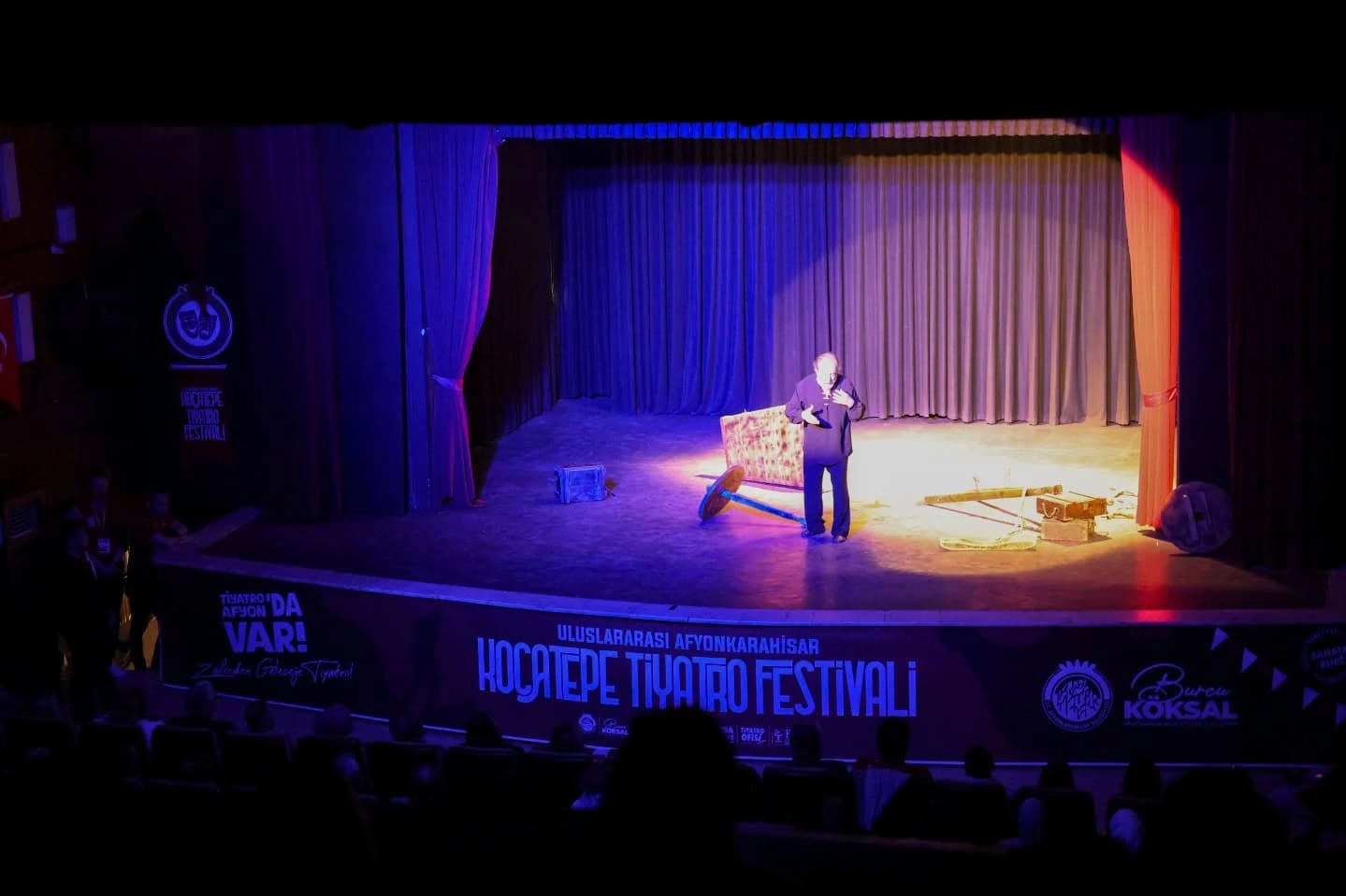 Samsun Sanat Tiyatrosu, Afyonkarahisar'da Kuvayi Milliye Destanını Canlandırdı