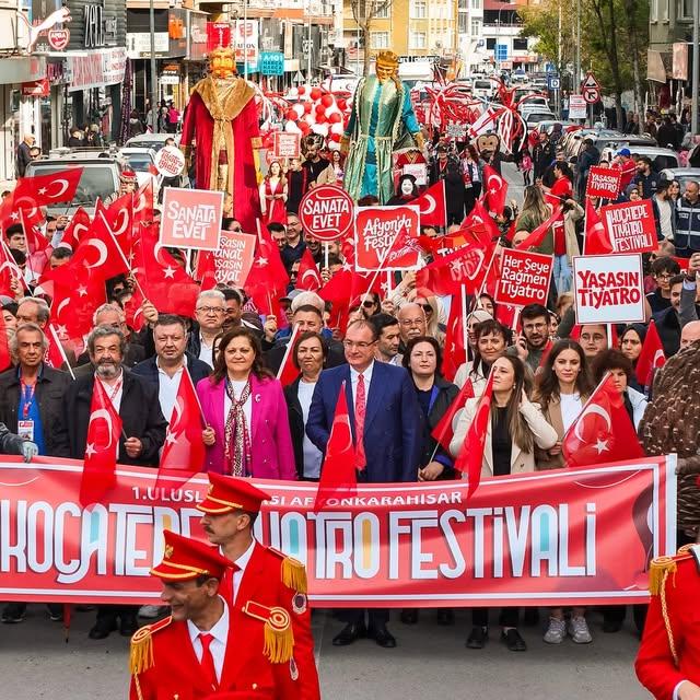 Afyonkarahisar'da 1. Kocatepe Tiyatro Festivali Coşkuyla Açıldı