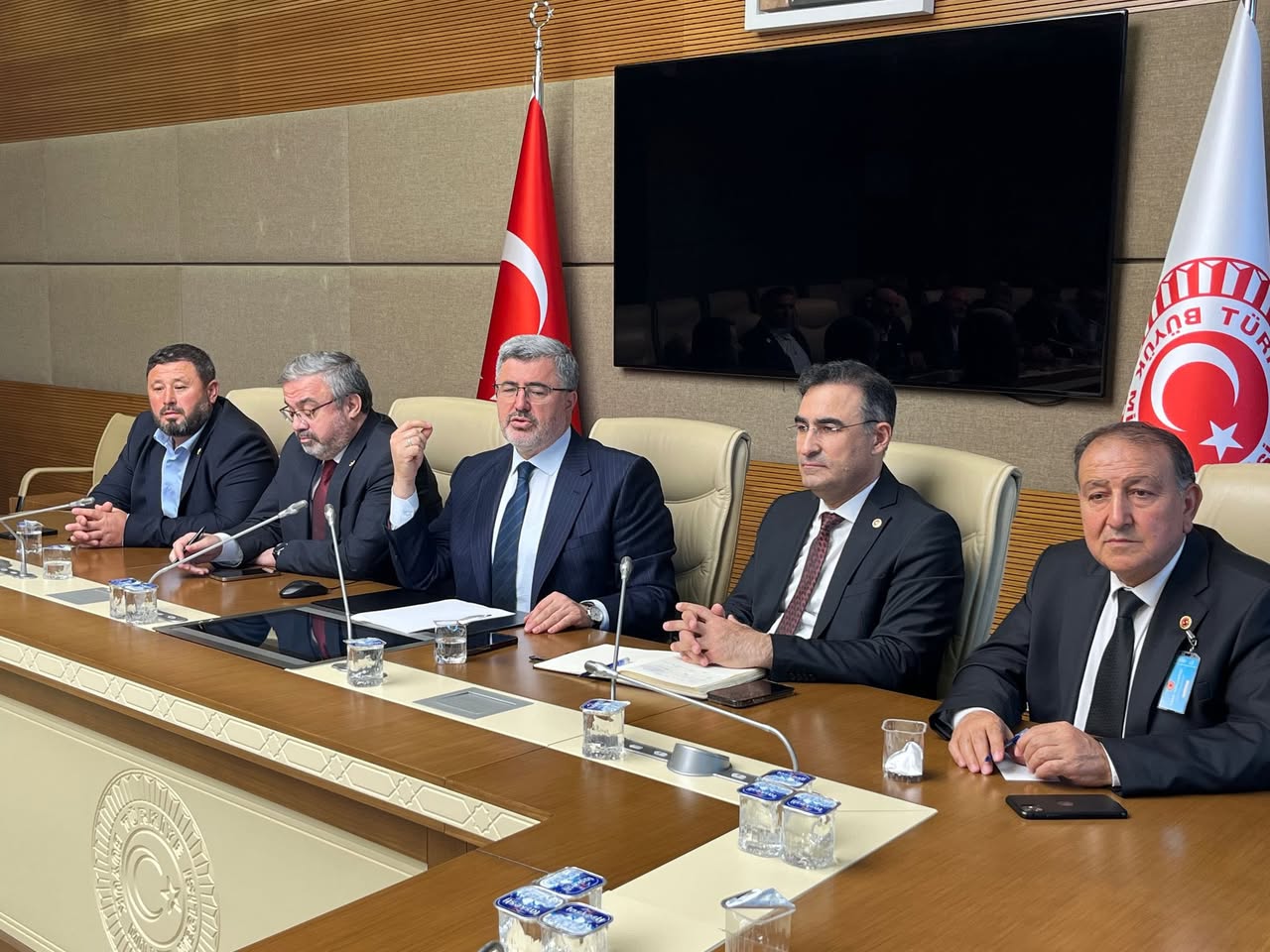 AK Parti'den İscehisar Ziyareti: Köyler ve Mahalleler Hakkında Görüşmeler