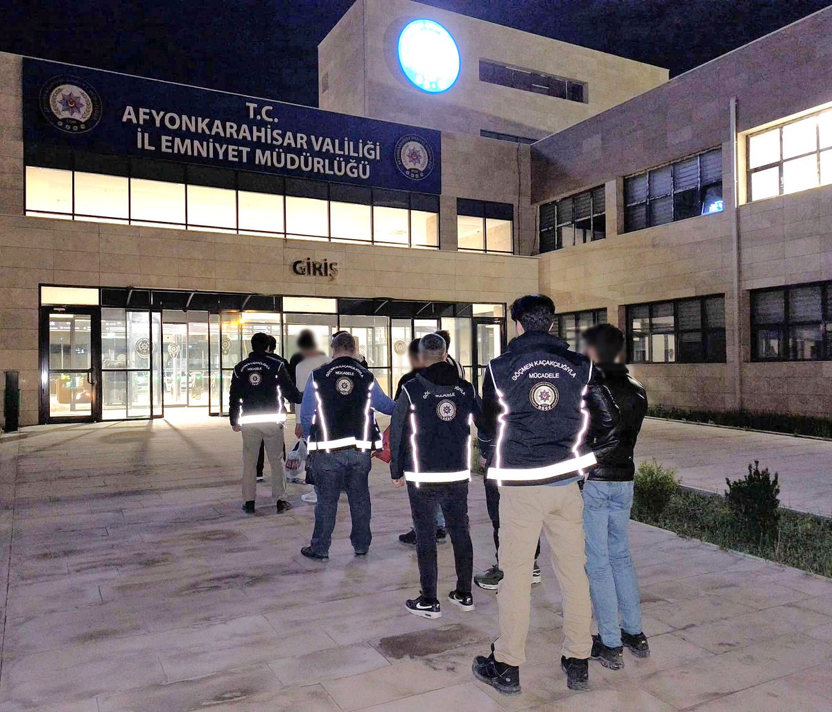 Afyonkarahisar'da Göçmen Kaçakçılığı Operasyonu: Kimliksiz 2 Kişi Yakalandı
