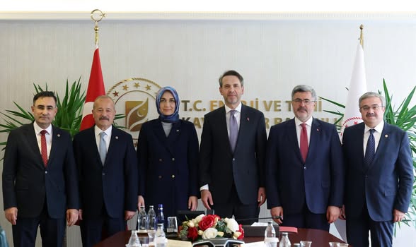 Afyonkarahisar'da Enerji Yatırımları Gündemde: Bakan Bayraktar Ziyareti