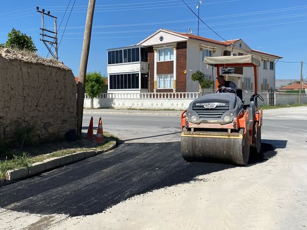 Bolvadin'de Yollar Yenileniyor: Asfalt Yama Çalışmaları Hız Kazandı