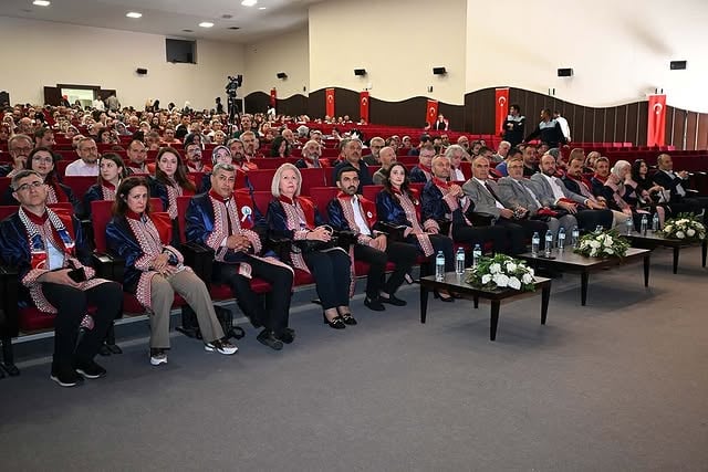 Afyon Kocatepe Üniversitesi İİBF Mezunları Kep Attı