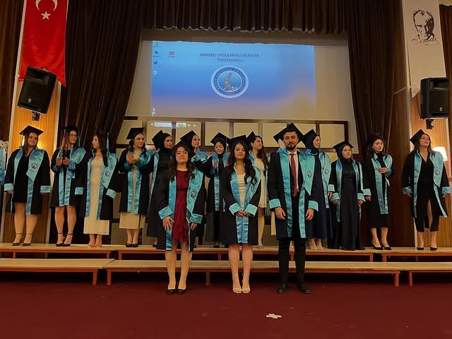 Afyon Kocatepe Üniversitesi Sosyal Hizmet Bölümü Mezunları Geleceğe Hazır