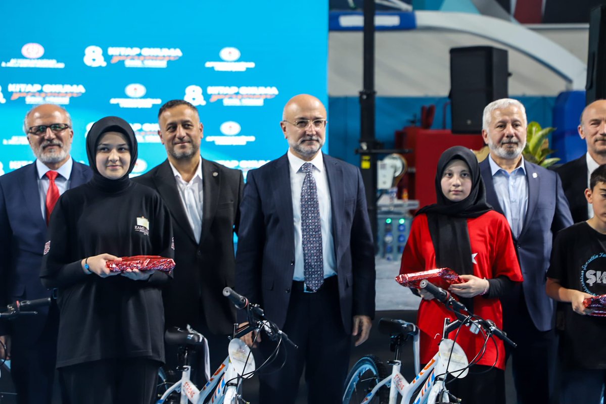 Afyonkarahisar'da 8. Kitap Okuma Yarışması'nda Başarılı Öğrenciler Ödüllendirildi