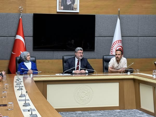 AK Parti Afyonkarahisar Milletvekili Özkaya'dan Çobanlar Lisesi Ziyareti