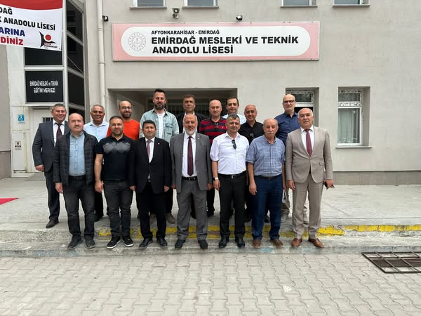Emirdağ'da Geleceğin Bilim İnsanları Yetişiyor: TÜBİTAK 4006 Bilim Fuarı Coşkuyla Açıldı
