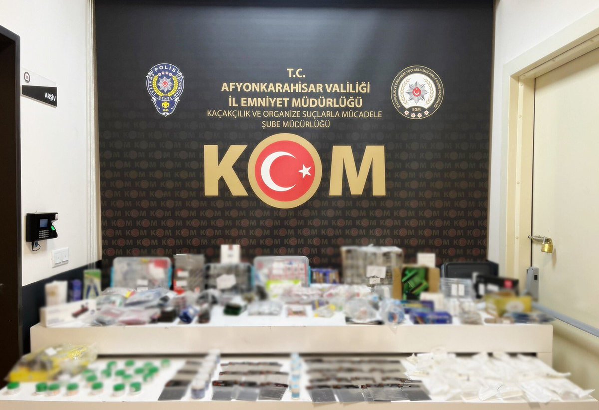 Afyonkarahisar'da Kaçakçılık Operasyonu: Yüksek Sayıda Elektronik Parça Ele Geçirildi