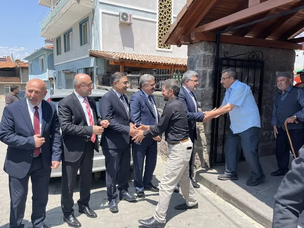 Afyonkarahisar'da Bayram Coşkusu: Vekil Özkaya Hemşehrileriyle Buluştu