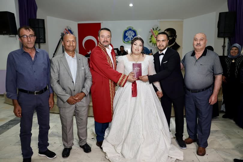 Sandıklı Belediye Başkanı Öztaş, Eğilmez ve Taçpınar Ailelerinin Mutluluğuna Şahit Oldu