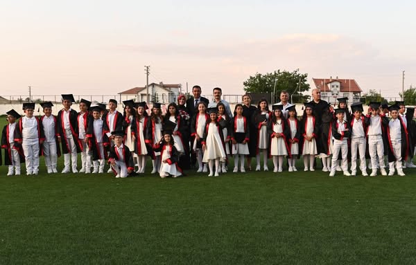 Emirdağ'da Mezuniyet Coşkusu: Başkan Koyuncu Öğrencilerle Bir Araya Geldi