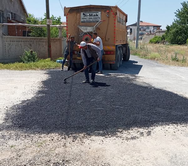 Bolvadin'de Yol Konforu Artıyor: Gölbaşı Mahallesi'nde Asfalt Yama Çalışması Tamamlandı