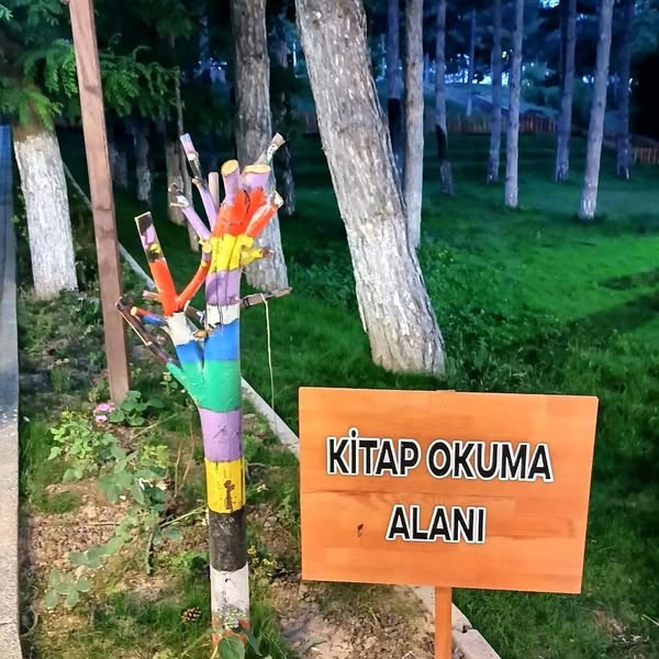 Bolvadin'de Kitap Tutkunları Horan Parkı'nda Buluştu