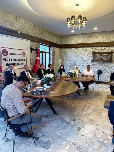 Emirdağ'da Hâkim ve Savcılar Vedayla Uğurlandı