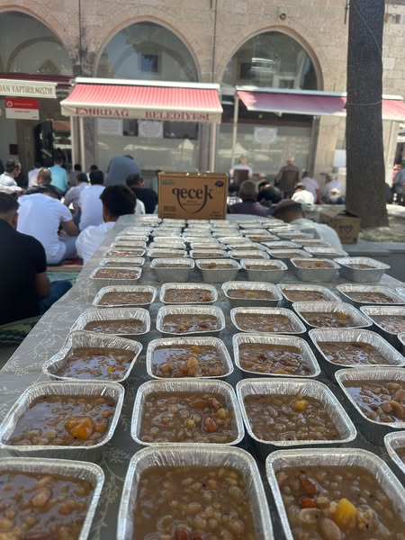 Emirdağ Belediyesi Geleneksel Aşure İkramı Yaptı