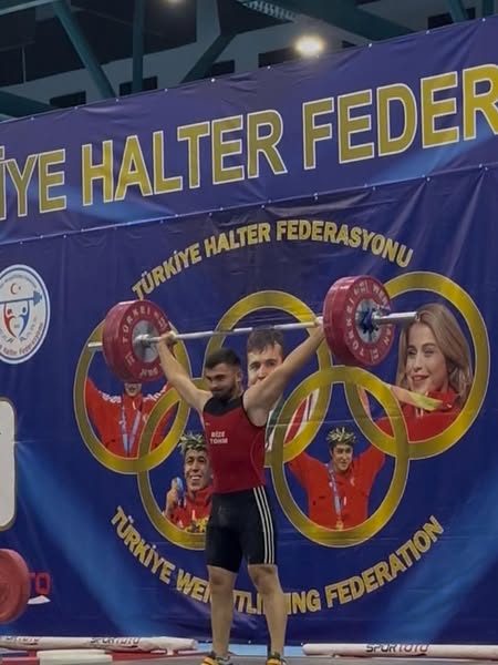 Afyon Gençlik Spor'dan Halterde Türkiye Rekoru