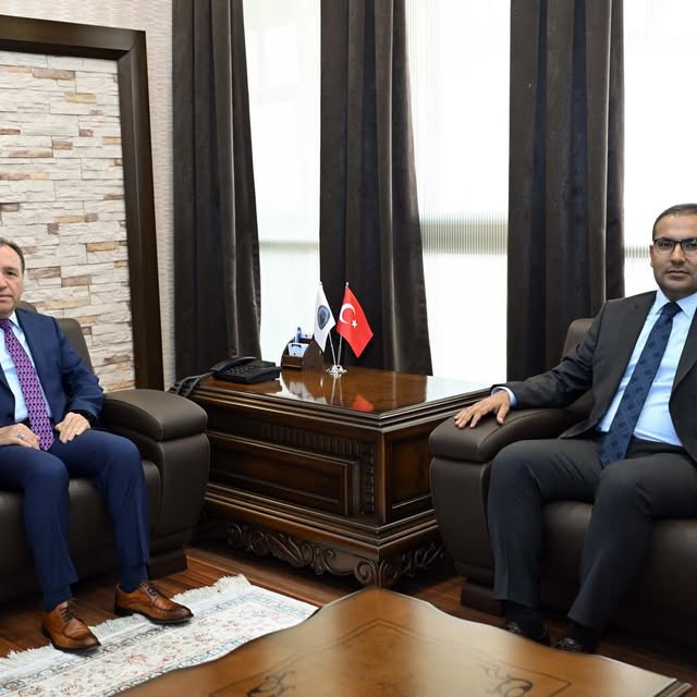 Afyonkarahisar İdare Mahkemesi Başkanı Ayna, Rektör Karakaş'ı Ziyaret Etti