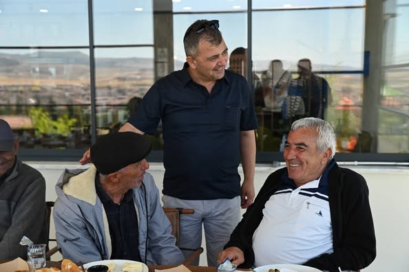 Emirdağ'da Huzurevi Sakinleriyle Gönülleri Isıtan Kahvaltı