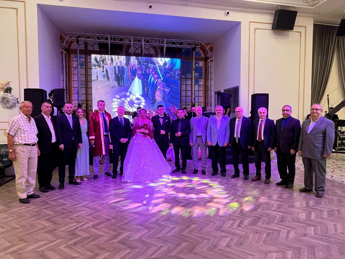 Afyonkarahisar'da Düğün Merasimine Katılım: AK Parti İl Başkanı Şahin'den Genç Çifte Tebrik