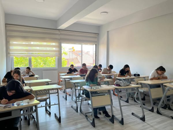 Emirdağ'da LGS Hazırlık Maratonu Seviye Belirleme Sınavıyla Başladı