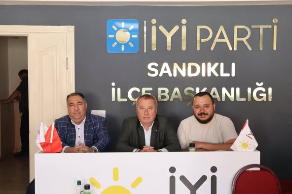İYİ Parti Sandıklı Teşkilatı Aşure Etkinliğiyle Halkla Buluştu