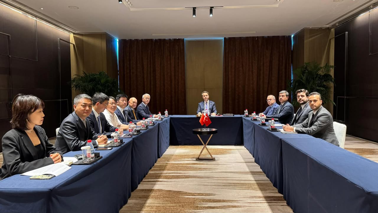 Çin’in önde gelen enerji şirketlerinden Shanghai Elektrik, Dongfang ve State Grid yöneticileri ile Tianjin’de bir görüşme gerçek...