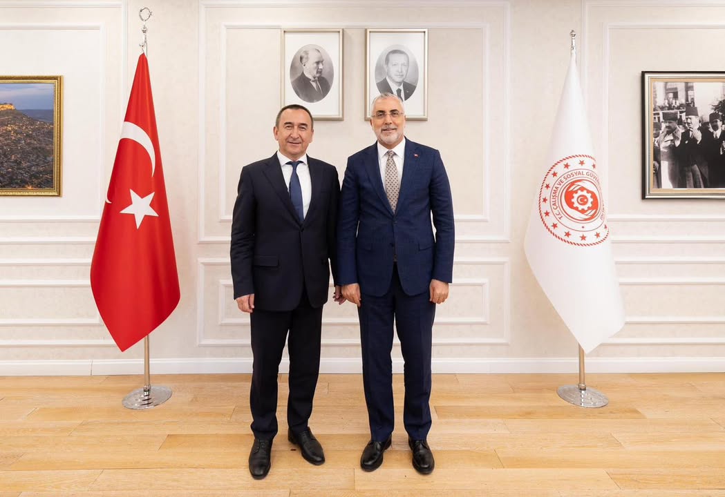 Özbekistan Cumhuriyeti Ankara Büyükelçisi Sayın Ilkhom Khaydarov'u Bakanlığımızda kabul ederek başta sosyal güvenlik ve küresel ...