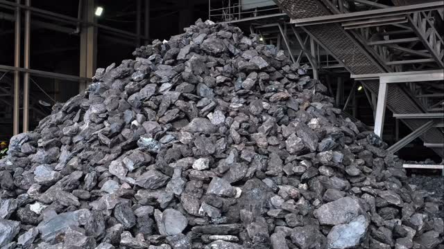 Soma’da yerli kömürümüzün enerji güvenliğimizdeki değerini ve emekçi kardeşlerimizin alın terini merkeze alan yeni modelimizi aç...