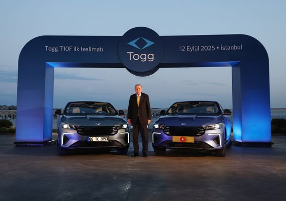 AK Parti Afyon İl Başkanlığı, Cumhurbaşkanı Erdoğan'a Togg T10F Hediye Etti