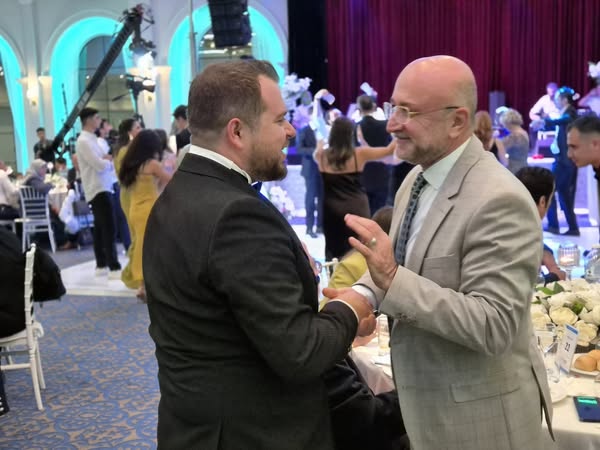 AK Parti Afyon İl Başkanı Turgay Şahin, Düğün Cemiyetinde Yeni Çiftin Sevincine Ortak Oldu