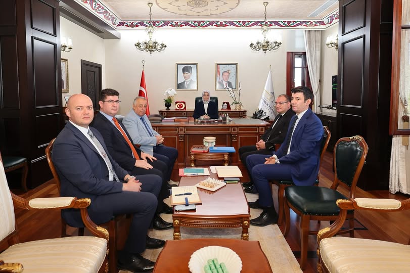 Afyonkarahisar Valisi Doç. Dr. Kübra Güran Yiğitbaşı, Vali Yardımcılarını Kabul Etti