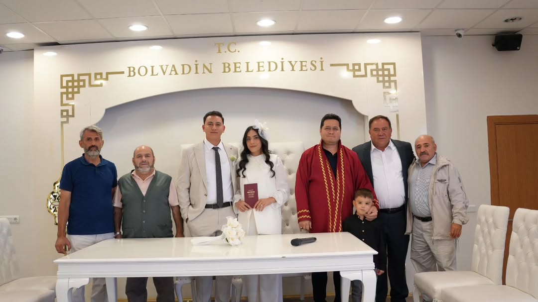 Bolvadin Belediye Başkanı Aynacı, Genç Çifte Nikah Kıyadı