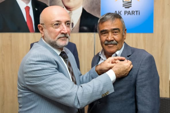AK Parti Afyon İl Başkanlığı Yeni Üyelerini Rozetle Onurlandırdı