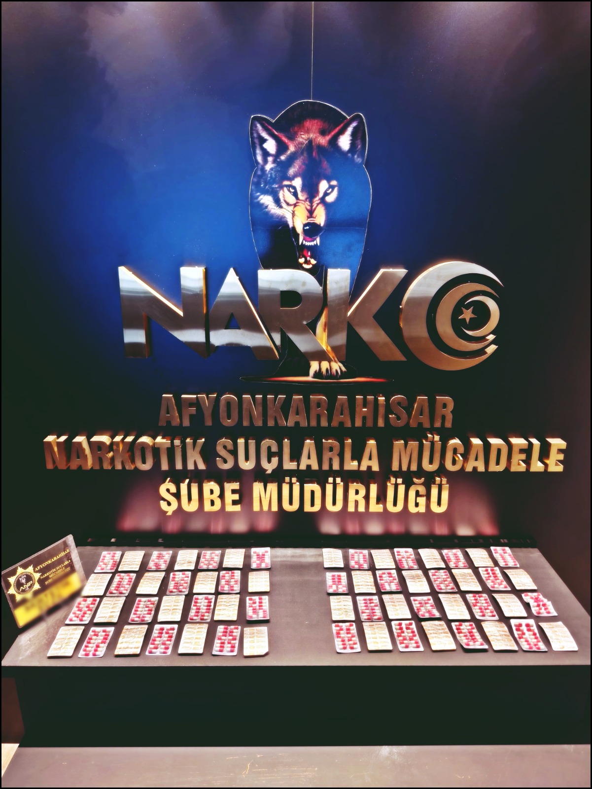 Afyonkarahisar Otogarında Uyuşturucu Operasyonu: 839 Adet Sentetik Ecza Ele Geçirildi