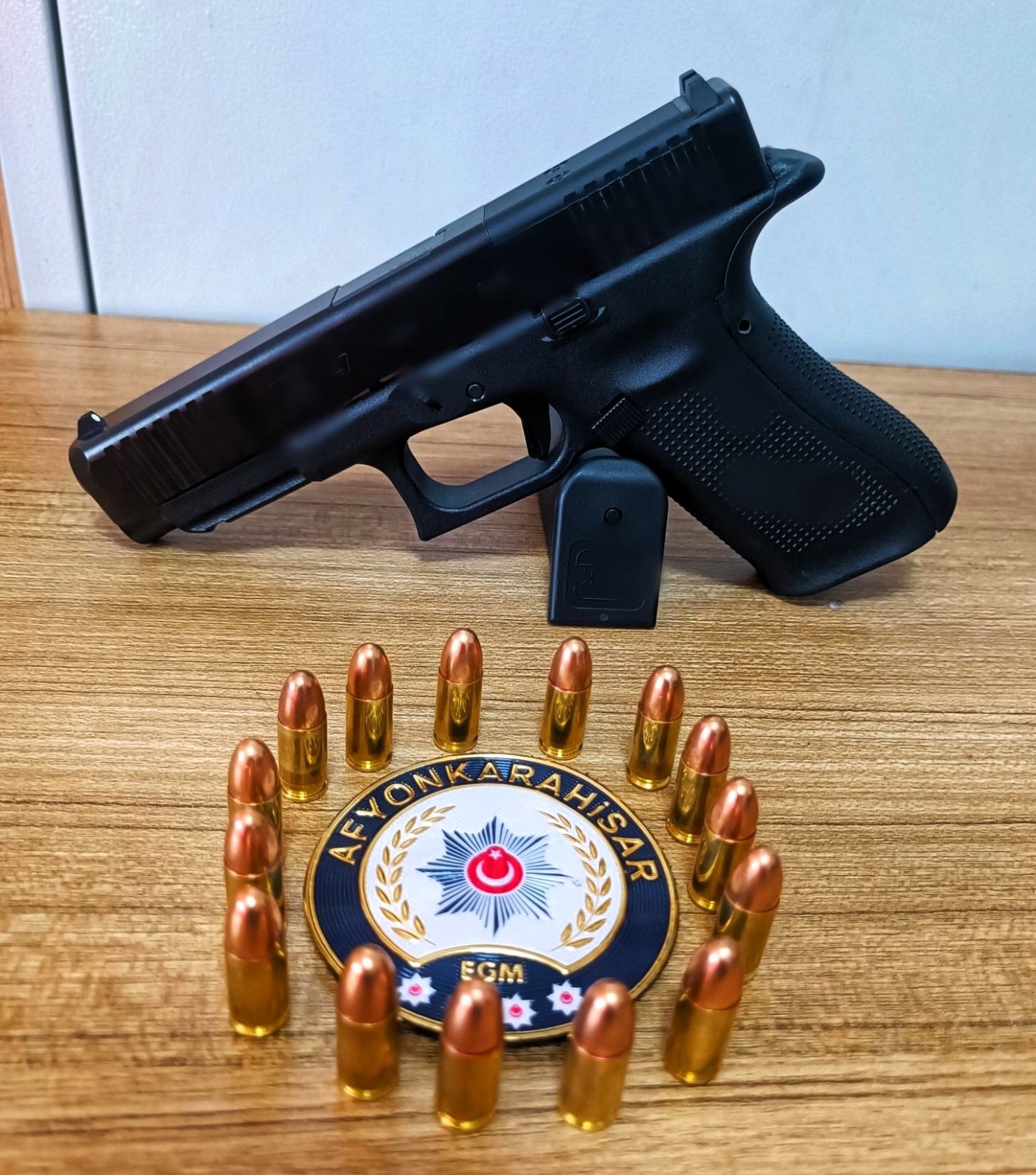 Afyonkarahisar’da 1 Haftalık Güvenlik Uygulaması: 40 Aranan Şahıs Yakalandı, Silah ve Uyuşturucu Ele Geçirildi