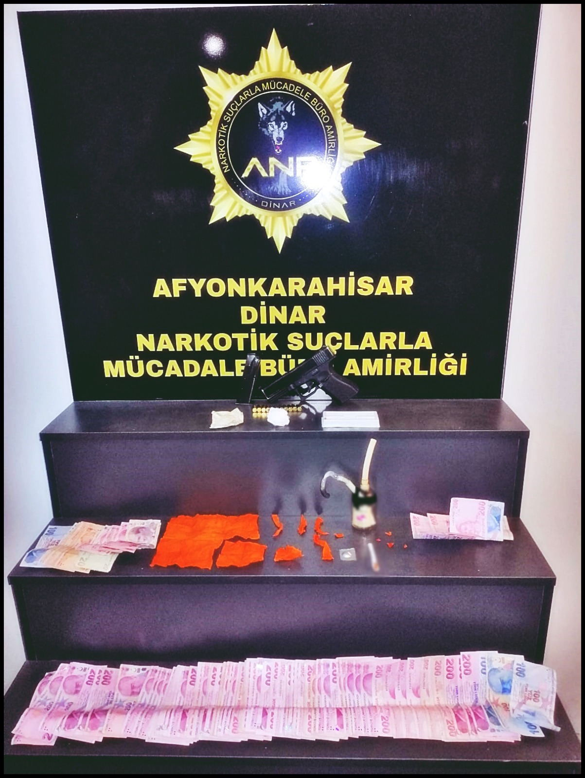 Afyonkarahisar’da Sokak Satıcılarına Darbe: Uyuşturucu ve Silah Ele Geçirildi