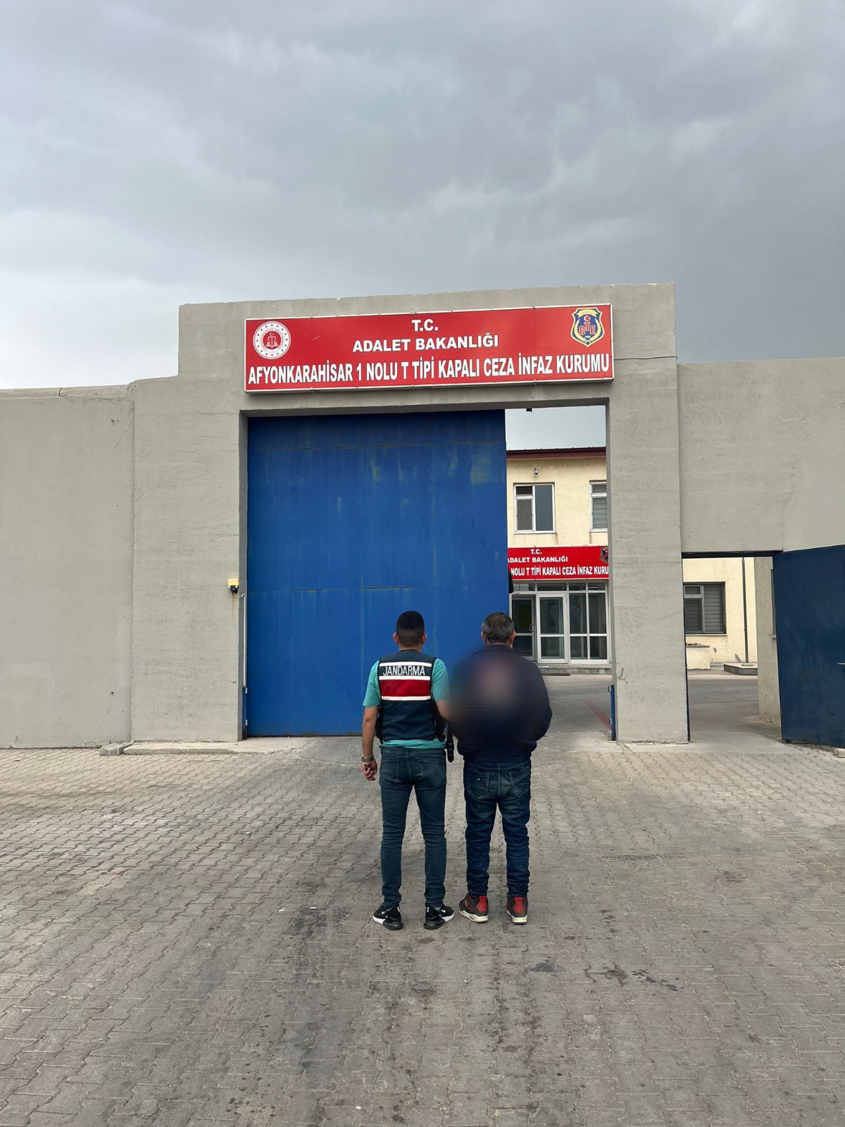 Afyonkarahisar’da Hırsızlık Suçundan Aranan Şahıs Jandarma Tarafından Yakalandı