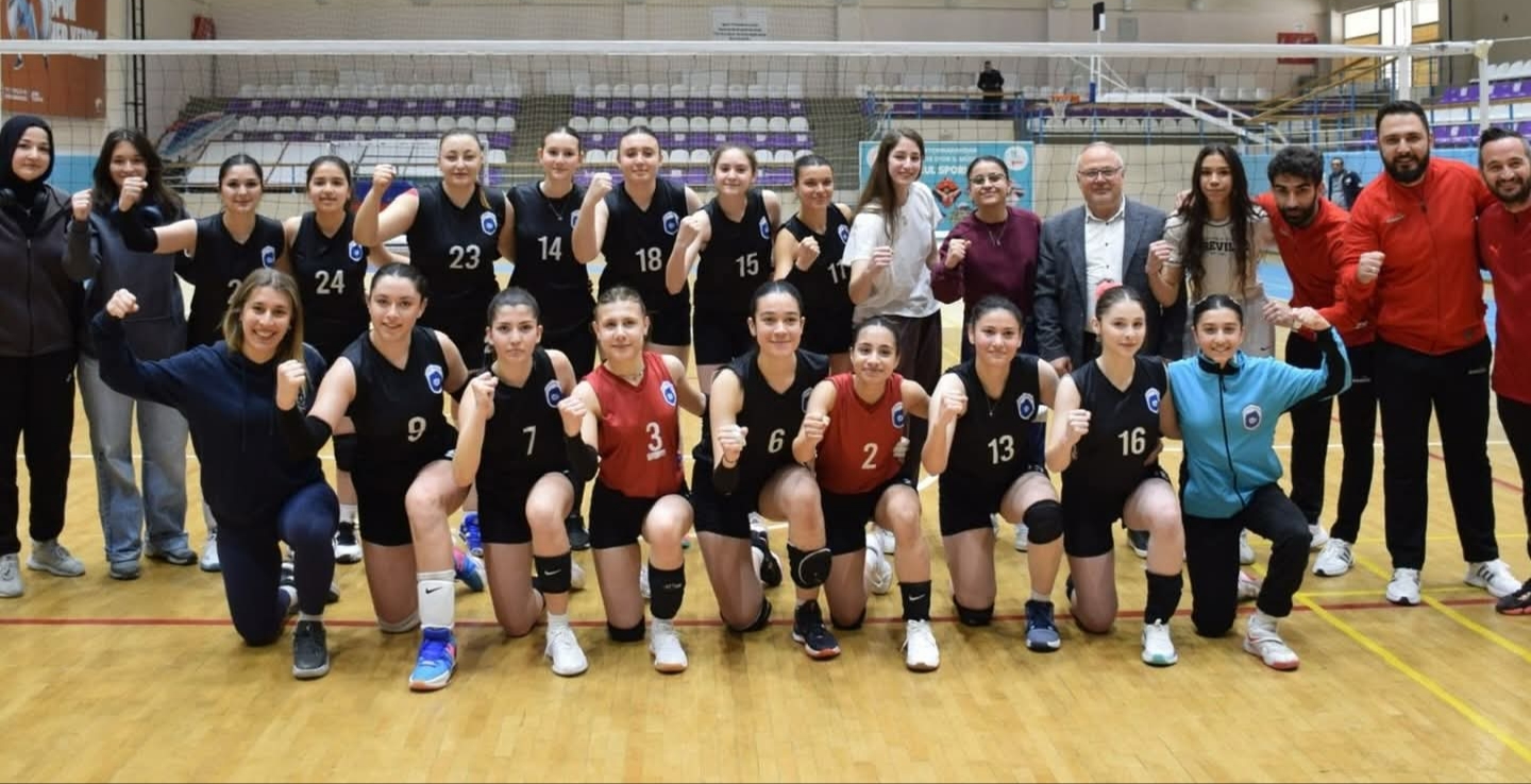 Afyon Gençlik Spor Kadın Voleybol Takımı 2. Lig’de!