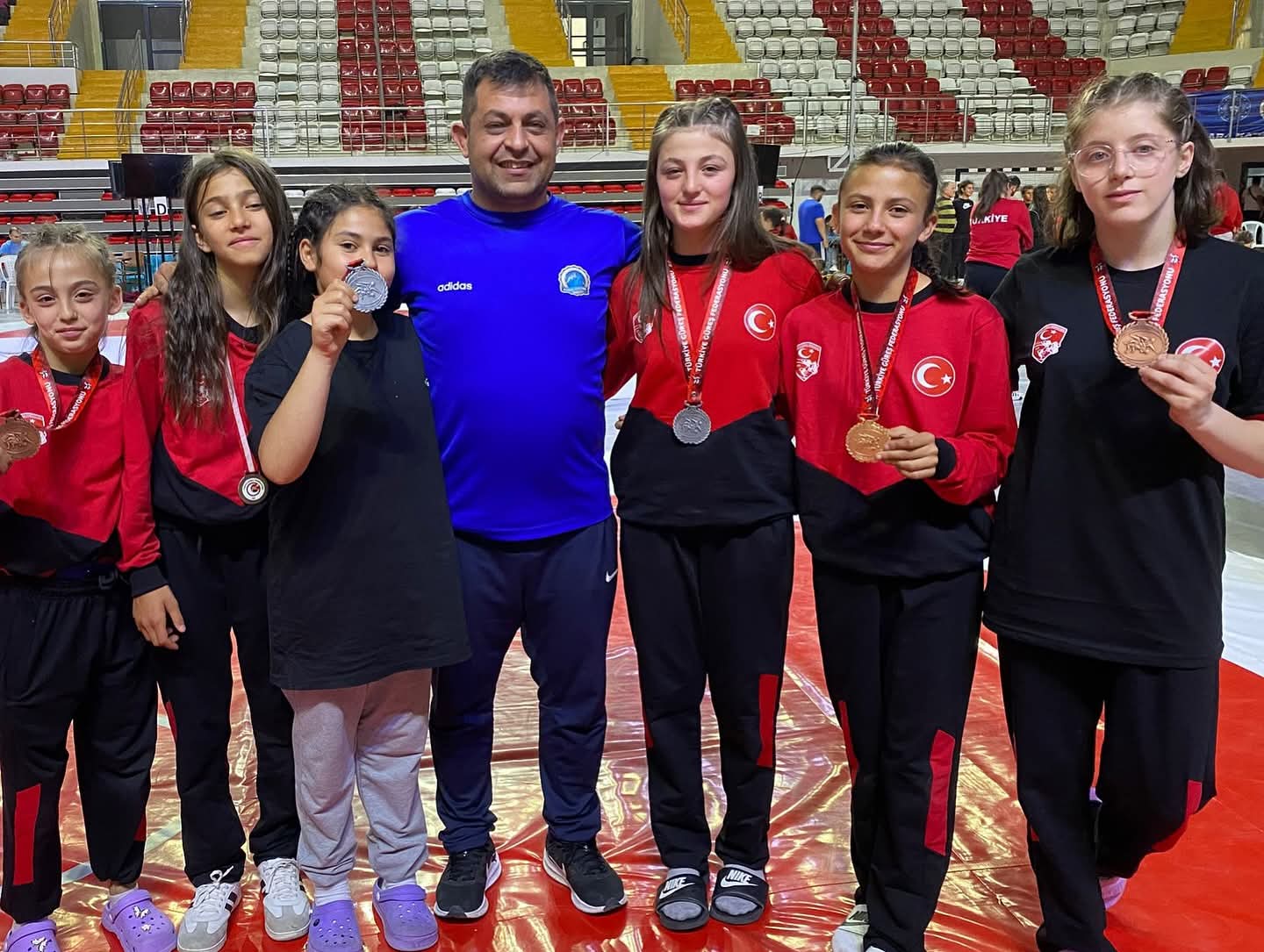 Taşoluk Belediye Spor’dan Güreşte Büyük Başarı: 1 Altın, 2 Gümüş, 2 Bronz Madalya!
