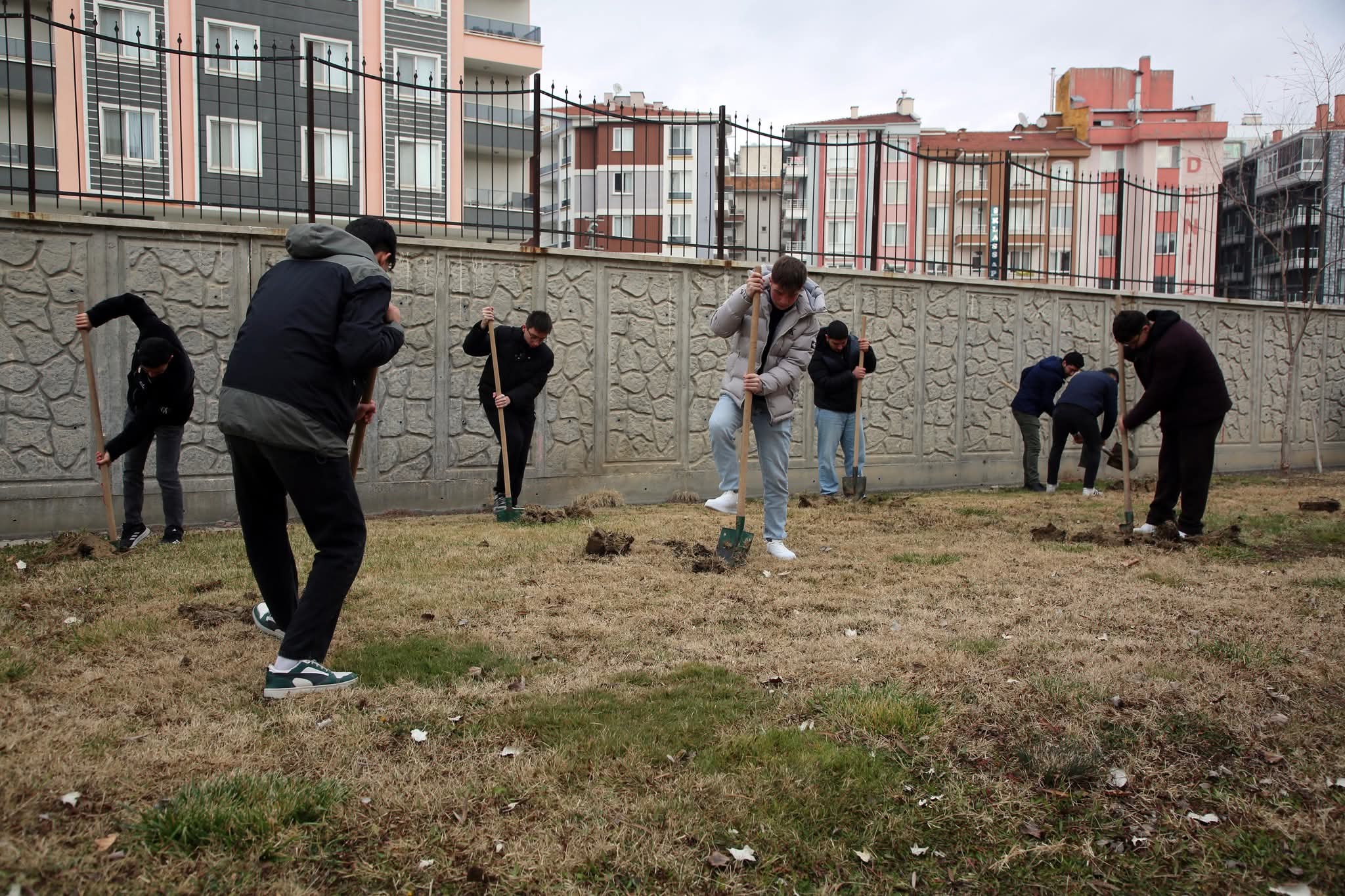 Afyon MYO’da 50 Meşe Fidanı Toprakla Buluştu